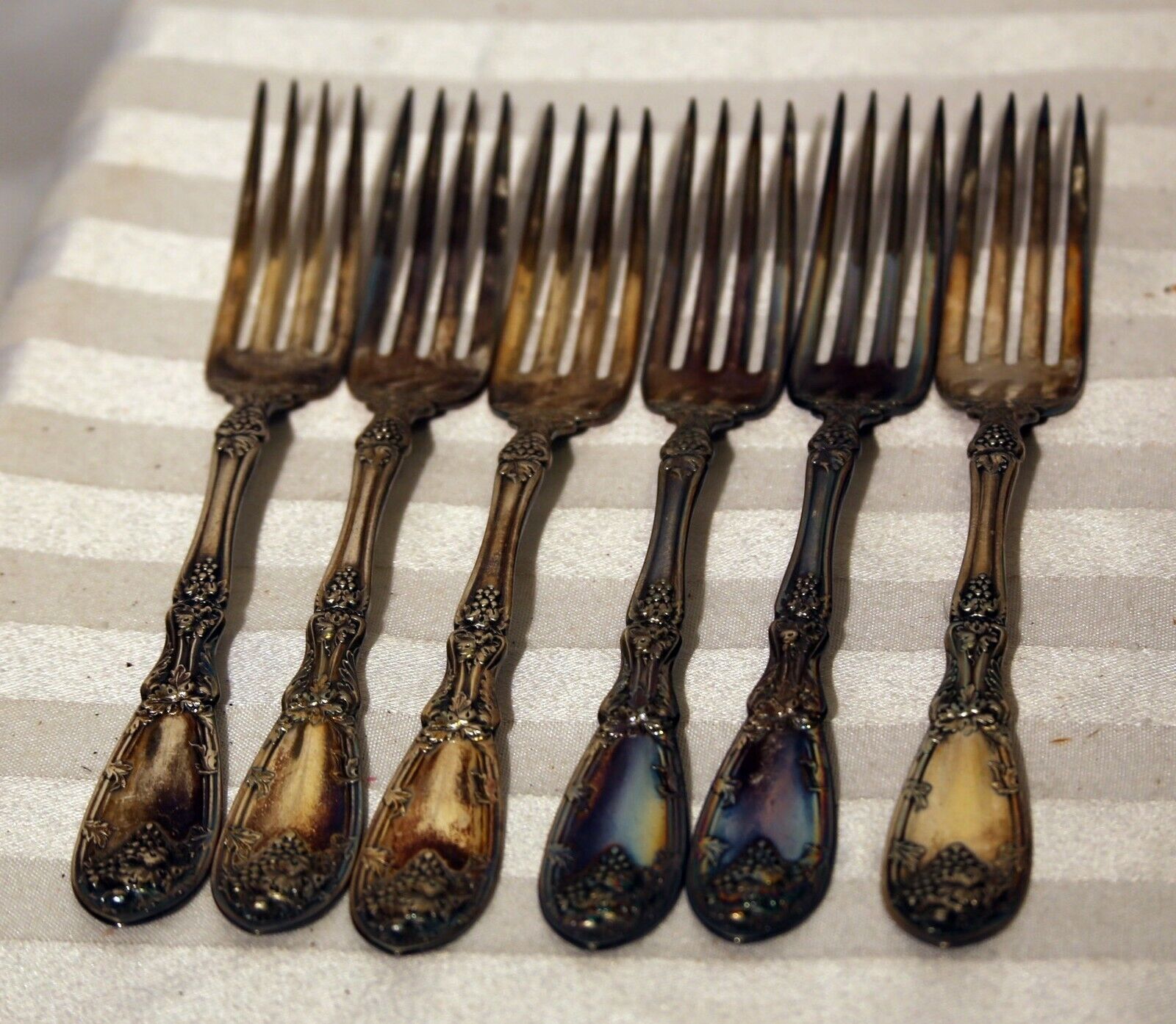 1881 Rogers silverplate forks Bombing free shipping 6 grape inches Max 49% OFF 7.25 design
