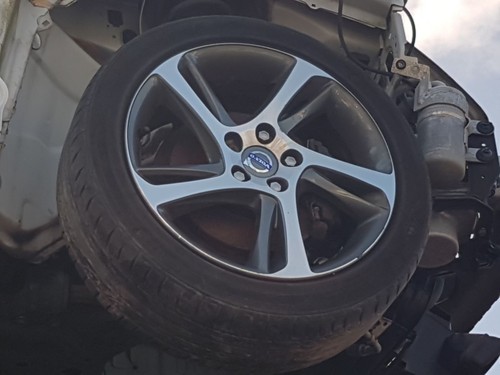 VOLVO C30 SE LUX 2.0 PETROL 5 SPEED MANUAL 2011 4X WHEEL NUTS - Picture 3 of 6