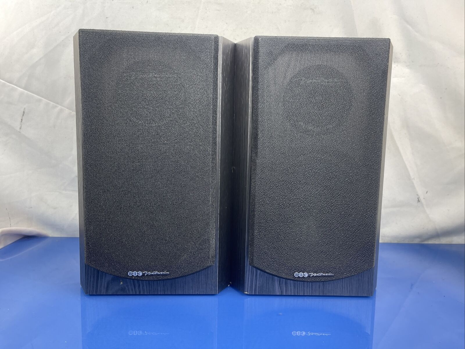 BIC DV62si Home Theater ￼Bookshelf Stereo Speakers - EUC