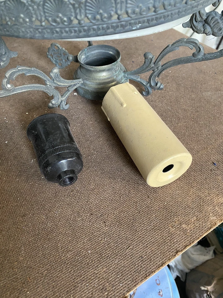 Vecchio Lampadario In Ferro Battuto da Leggero Restauro Rif. LP7 - Immagine 4 di 4