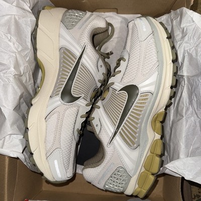 Size 8.5 - Nike Air Zoom Vomero 5 Light Bone Olive Damaged Box