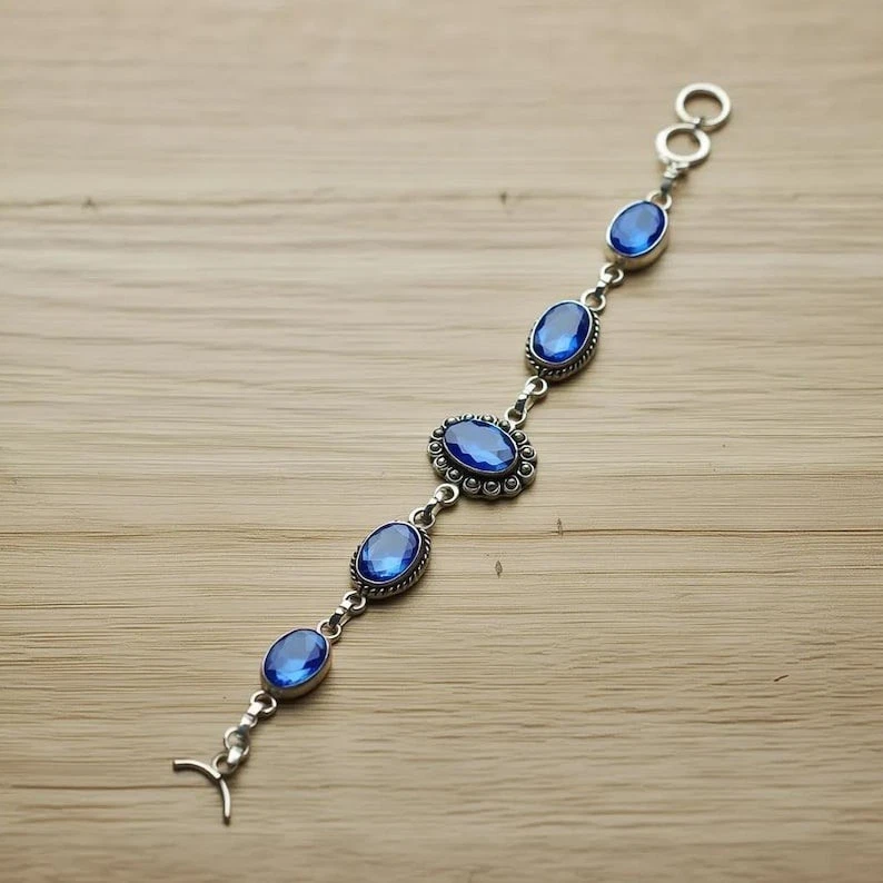 Pulsera de tanzanita azul hecha a mano de plata de ley | Joyería de piedras preciosas Foto 3 de 4