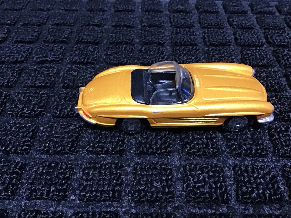 Original Vintage Corgi 304S Mercedes Benz 300 SL Roadster. 1961 - 1965. - Image 3 of 4