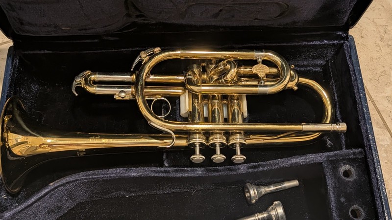 VINTAGE HOLTON Super Collegiate Cornet  TRI-TONE  CASE  MUTES  LYRE  MUSIC  OIL