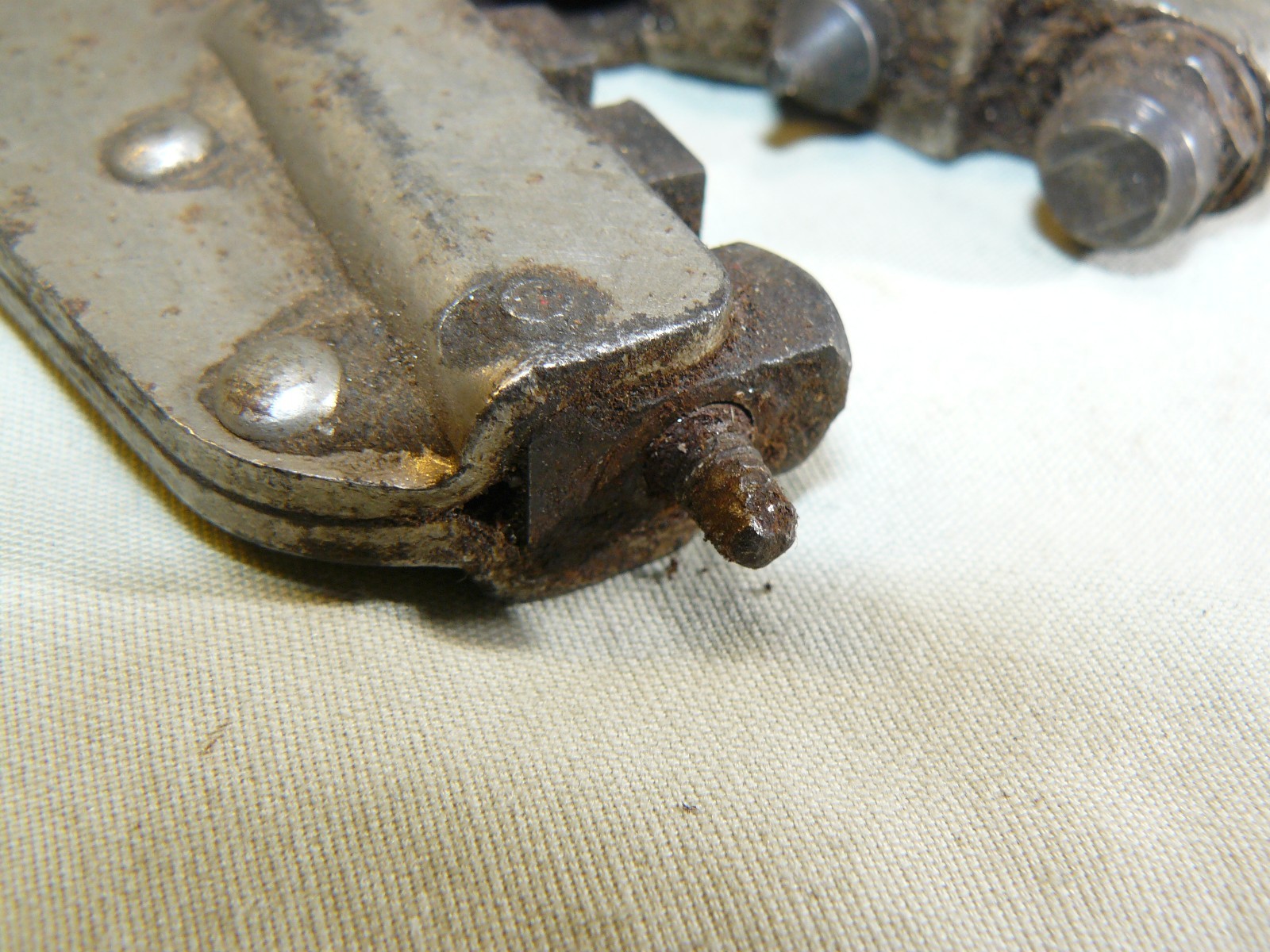 Vintage Chainsaw Chain Break Rivet Spinning Pliers