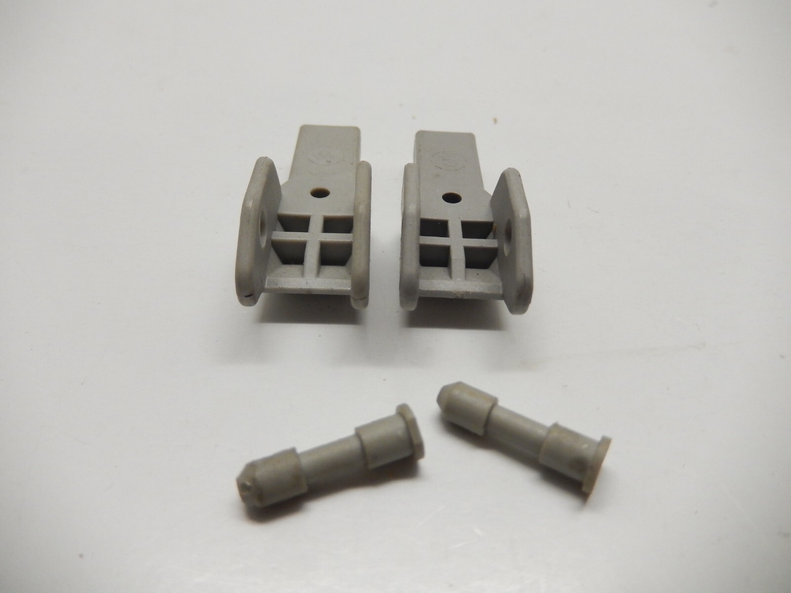 VINTAGE ANCO GRAY 1/4" BAYONET TO PIN TYPE WIPER BLADE ARM ADAPTER PAIR #1