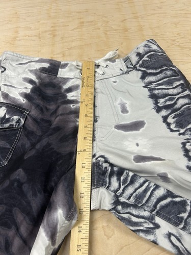 Volcom Collectable Men’s Black / White Swim Trunks - Size 32 - Picture 4 of 6