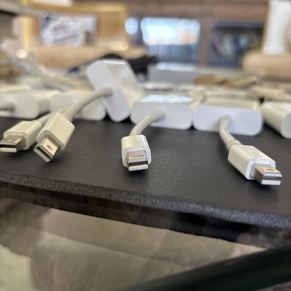 Lot Apple Vintage Adapters - Image 2 of 4