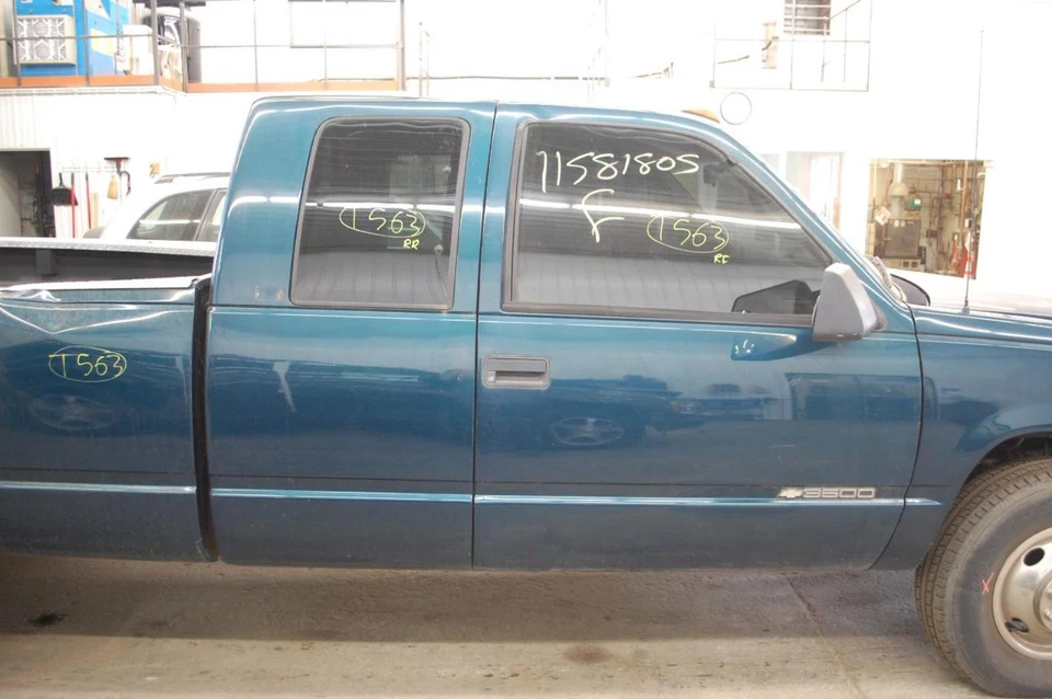 Brazo de control superior delantero derecho OEM para camioneta Chevrolet 3500 Foto 3 de 4