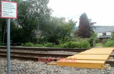 FOTO STOP LOOK HÖREN PENPERLLENI DAS SCHILD STEHT AUF DER FELDSEITE 3169095 VON A L
