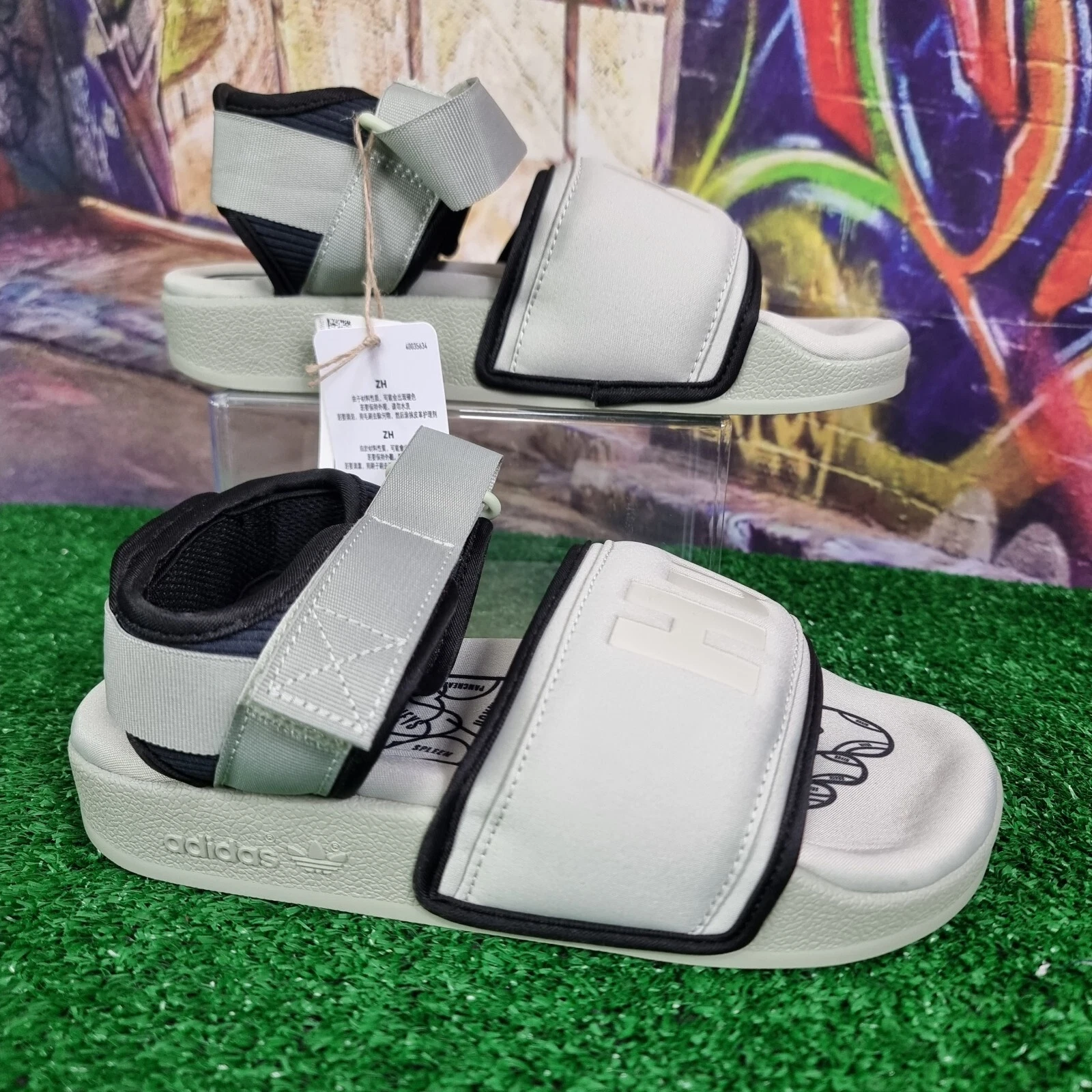 Sandali Adidas Pharrell Williams Adilette 2.0 taglia 4 (nuovi con etichette) (GY1847)