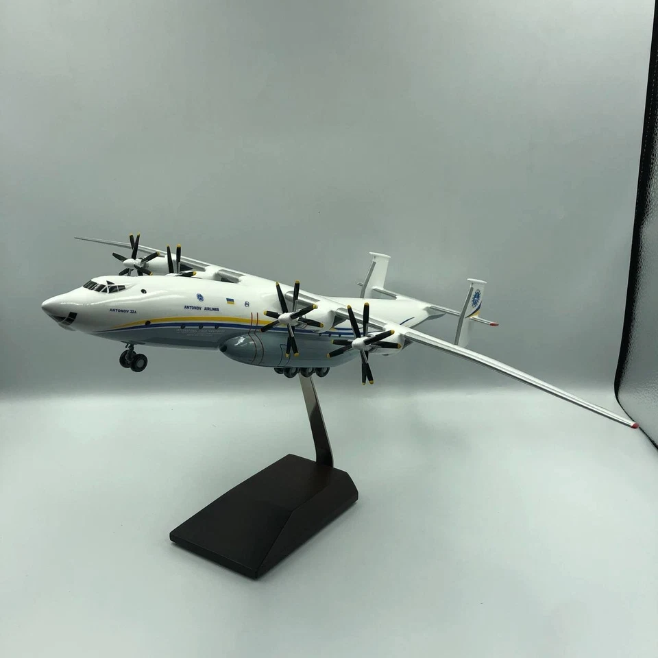 Official licenced Turboprop ADB Antonov  22 An-22A UR-09307 scale 1/144 (44 cm) - Image 2 of 4