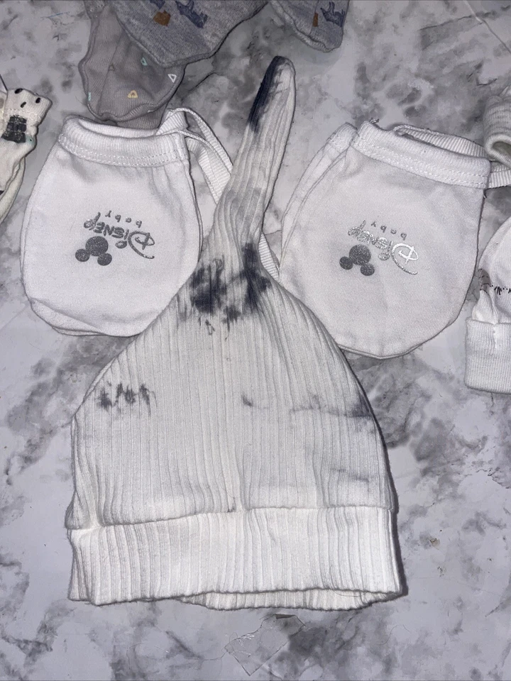 Lot of 34 Newborn Infant Baby Hats/Beanie Hats Mitten Booties Baby Boy Lot - Image 2 of 4