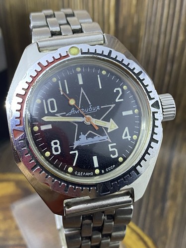 Soviet Military Watch Vostok Komandirskie 2409 Red Star Black Dail #9283