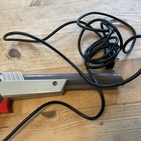 Nintendo NES Zapper Light Gun / Grey In Colour (UNTESTED) NES-005 