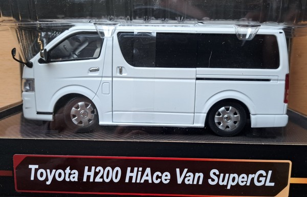 Toyota H200 Hiace Van Super Gl Bus Transporter Modelauto Ca.19Cm 1/24-image