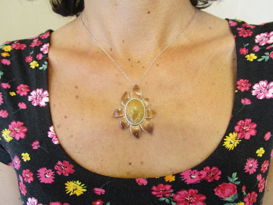 Ciondolo in Argento 925 con Agata Fossile e Smaltatura Marrone con Glitter - Immagine 2 di 4