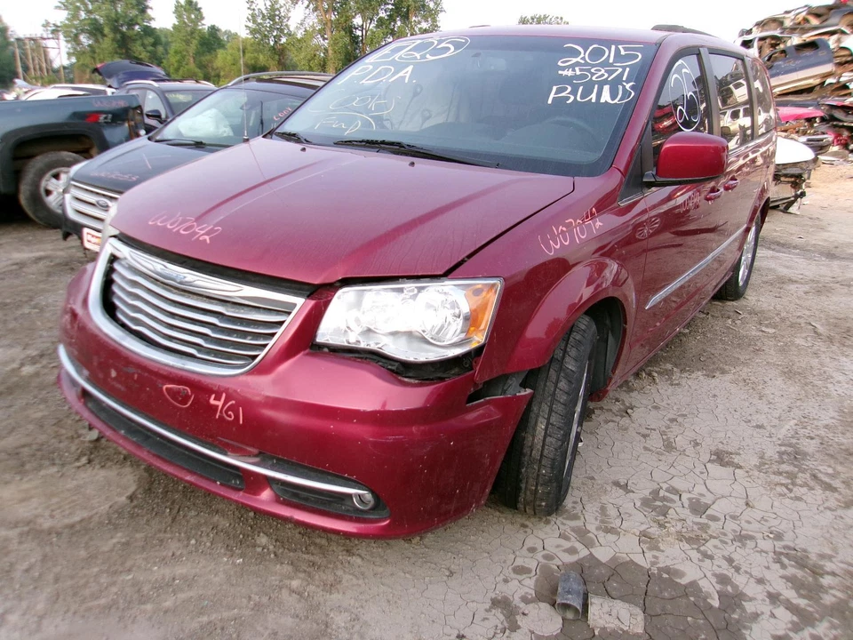 Brazo de control inferior inferior delantero izquierdo usado se adapta a: Chrysler Town & Country 2015 Foto 2 de 4