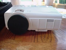 VANKYO Leisure 3 Q5 Portable Projector w/ Case & Remote HDMI 1080 Led Never Used