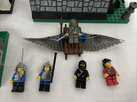 Lego Castle: Ninja 6093 Flying Ninja's Fortress with Instructions and Box