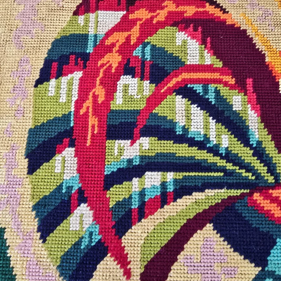 Tapisserie vintage coq brodé main – signée Geneviève Redon, déco rétro années 70 - Photo 4/4