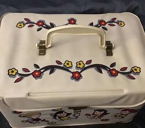 Vintage Hassenfeld Bros Vinyl Dolly’s Make Up Purse - Picture 2 of 16