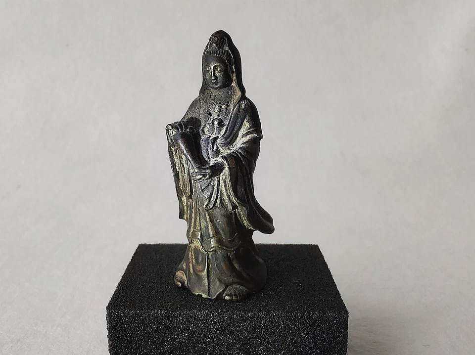 Small Vintage Chinese Bronze Guanyin Figure, mid-20th Century - Image 2 of 4