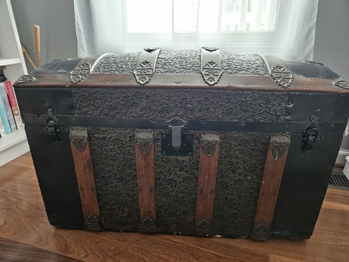 Antique Victorian Steamer Trunk Dome Top With Embossed Tin. - Picture 2 of 8