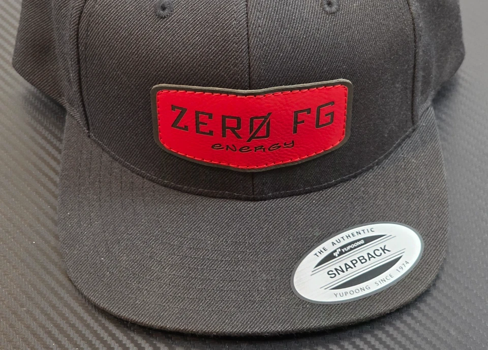 Gorra Yupoong The Classics Zero FG Energy Snapback negra/roja Foto 3 de 4