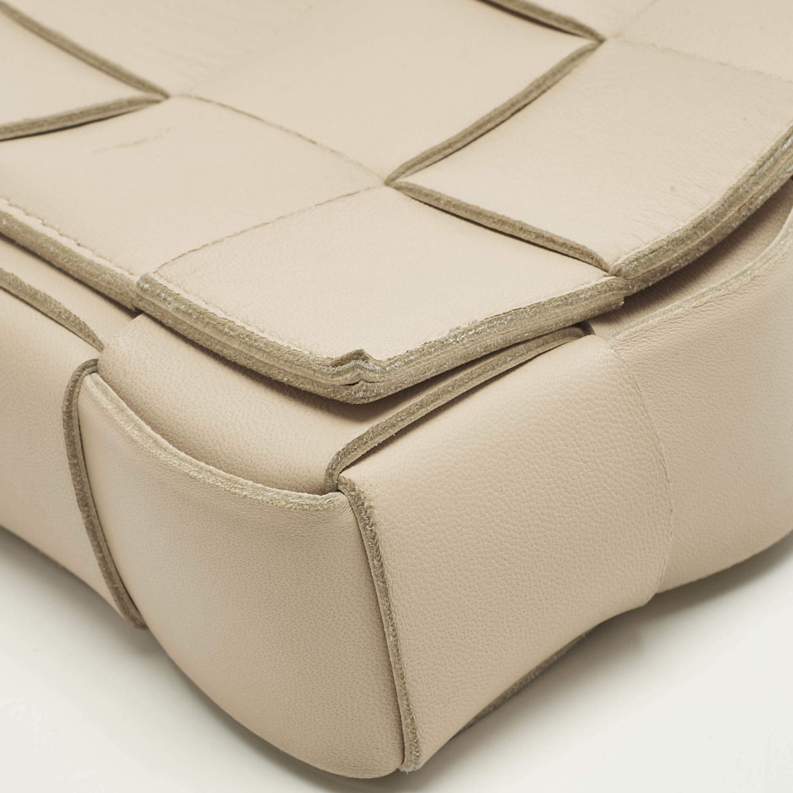 Bottega Veneta Beige Intrecciato Leather Cassette Shoulder Bag thumbnail 11