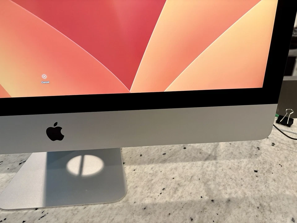 27" 2017 Retina 5K iMac 4,2 GHz Quad Core i7 24 GB RAM 500 GB HD NOTA: ¡Solo recogida! Foto 3 de 4
