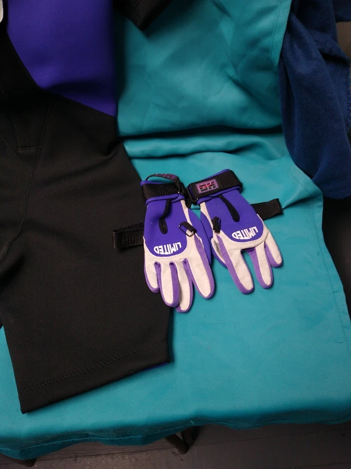 Traje de neopreno Heat Wave Spring Shorty 7/8 negro púrpura para mujer en muy buen estado y guantes a juego Foto 4 de 4