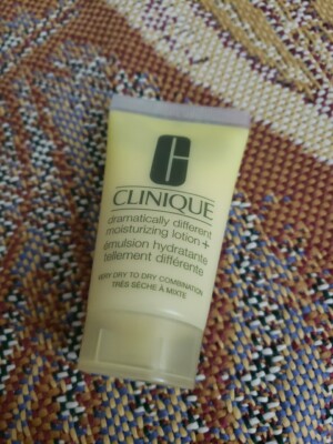 Clinique Dramatically Different Moisturizing Lotion Size 1.0oz 8hr hydration New