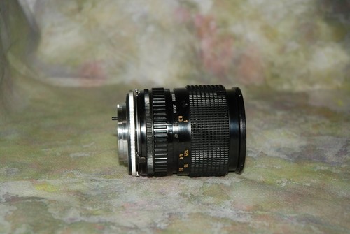 Tamron 28-70mm 1:3.5-4.5 CF Macro BBAR MC ZOOM Lens for Minolta MD Manual Focus - Picture 5 of 9
