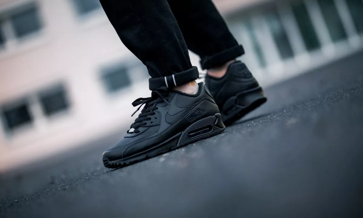 NIKE AIR MAX 90 LEATHER BLACK BLACK 302519 001 Mens Sz 13 Running Shoes