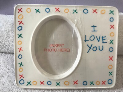 Photo Frame ''X's'' & ''O's'' around border I love you oval opening po1466
