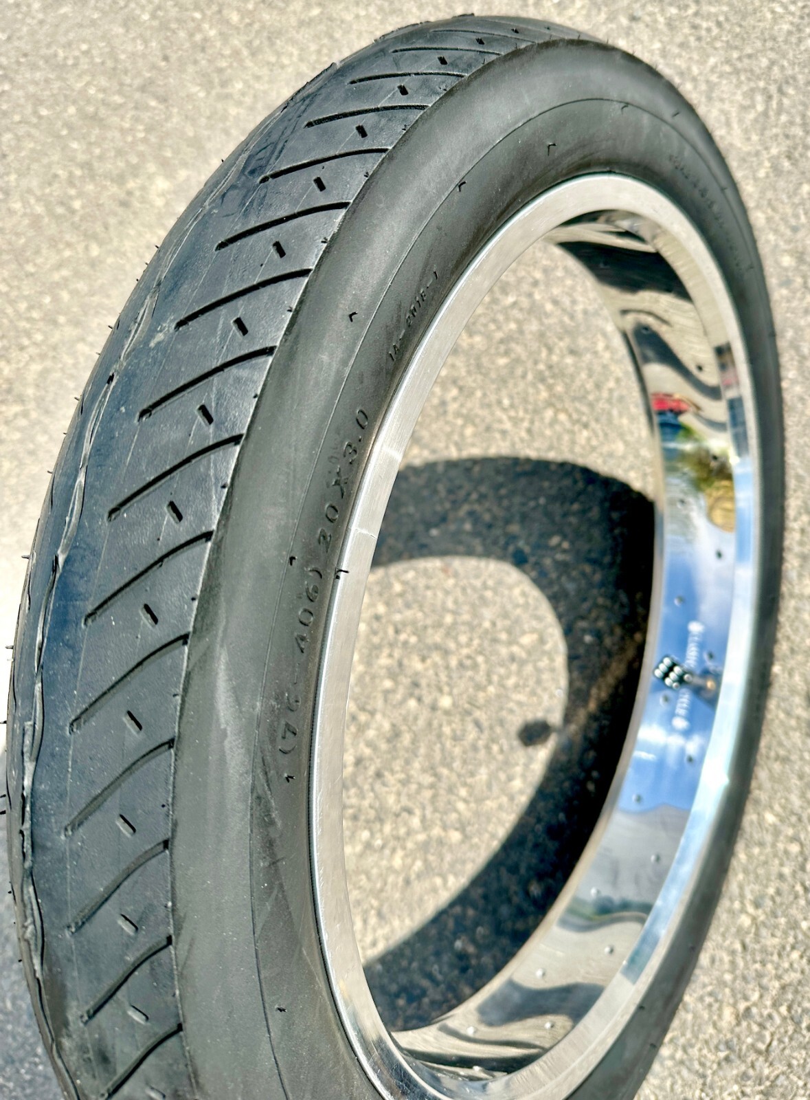 Pneu Street Hog 20 X 3.00 pour élargir les roues de votre vélo chopper