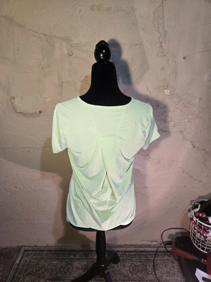 Camiseta deportiva Nanette Lepore pequeña verde azulado Foto 3 de 4