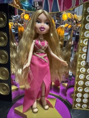 Bratz Spring Break LEAH Redressed In Fashion Show Outfit