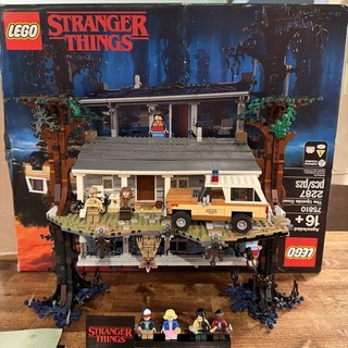 LEGO Stranger Things: The Upside Down (75810)