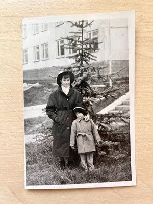 1970s Beautiful woman Young woman Mother and Son Vintage photo Old photo