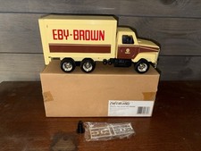 Camión de carga ERTL DIECAST EBY-BROWN INTERNATIONAL NUEVO EN CAJA ESCALA 1/25 ENVÍO GRATUITO
