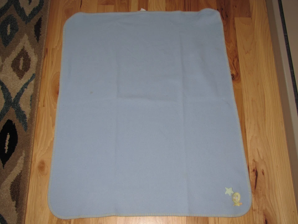 MANTA POLAR AZUL BEBÉ LOONEY TUNES NIÑO PIOLÍN PÁJARO ESTRELLA BORDADO COSTURAS Foto 2 de 3