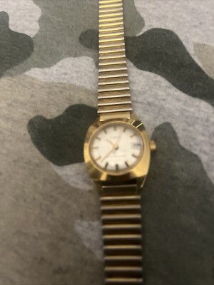 Vintage 1970s Timex watch for women. Wind up.Runs great  display picture 3