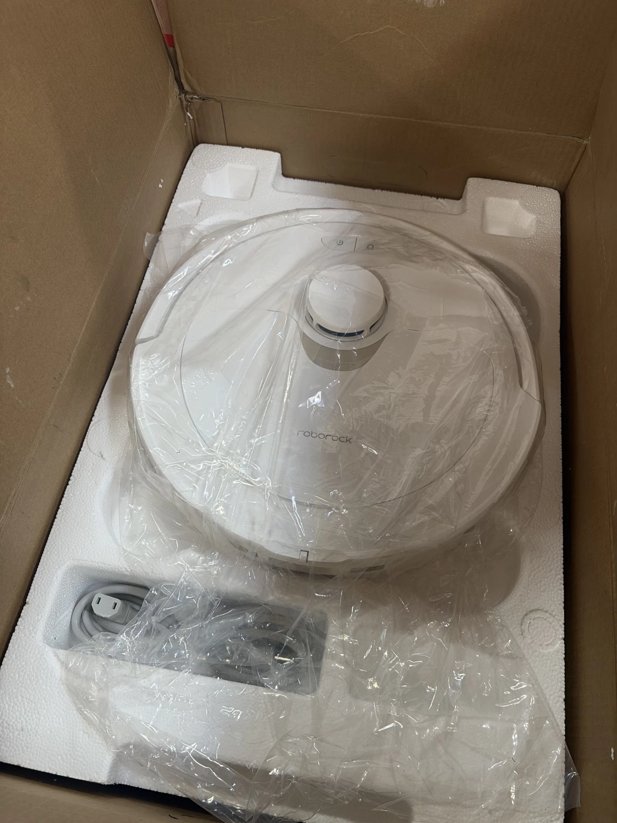 WAREHOUSE SALE – Roborock Q Revo Robot Vacuum & Mop (White) – Open Box image 5