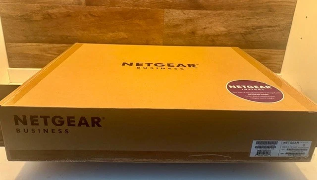 ~NIB~NETGEAR GS752TPP V3 48 Port PoE+ GB Smart Ethernet Switch GS752TPP-300NAS - Image 2 of 2