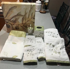 Matching Bathroom Set-Towels-Kleenex Box-Soap Dispenser-Shower Curtain-Picture