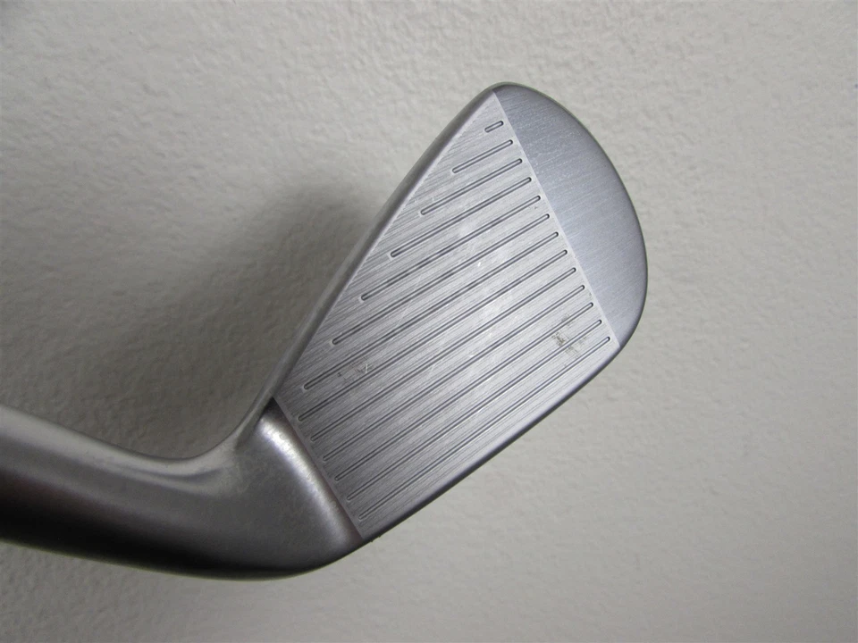 LH Srixon Golf ZX 23* 4 Utility Iron Recoil Regular Flex DART 90 Graphite Shaft - Image 4 of 4