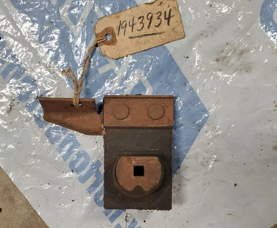 Soporte de soporte de tubo de escape delantero Plymouth Belvedere/Fury/Suburban 1959 #1943934 Foto 2 de 2