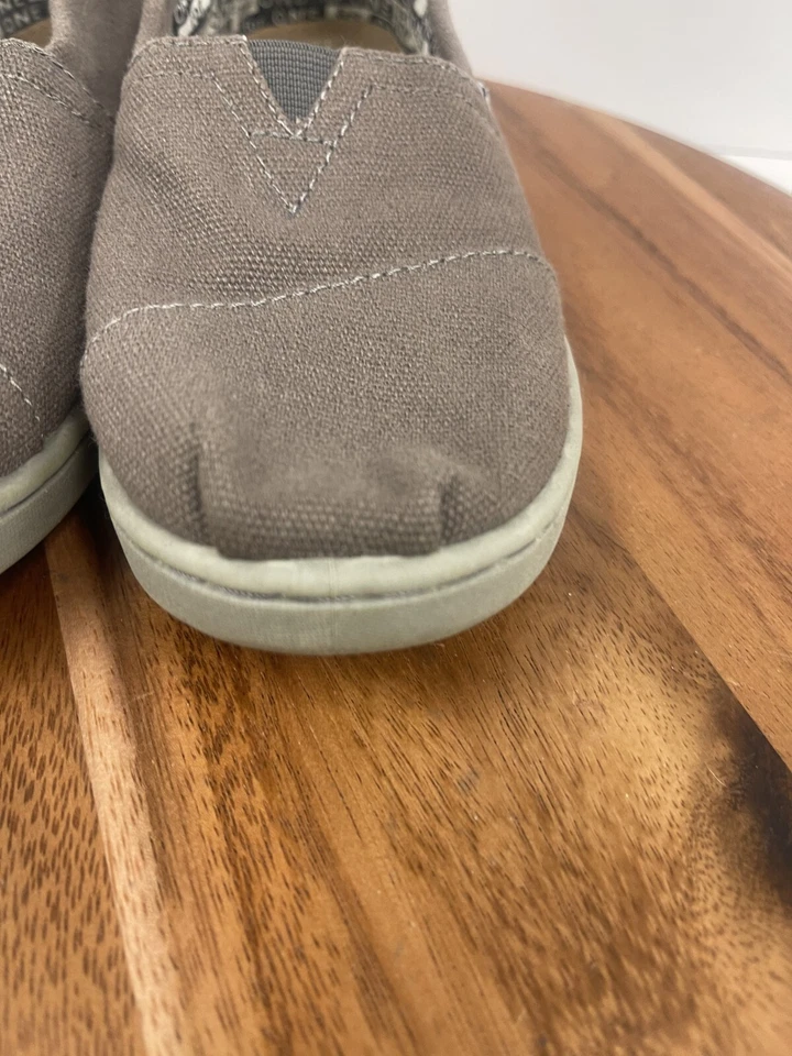 Sapatos de Lona TOMS Classic Alparagatas Jovens Crianças Tamanho Y2.5 Slip-On - Imagem 4 de 4